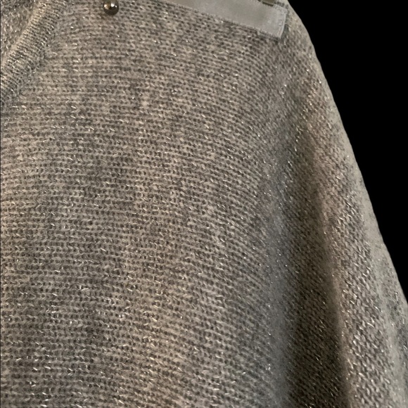 Black Label Cape Grey with Silver threads - Picture 8 of 8